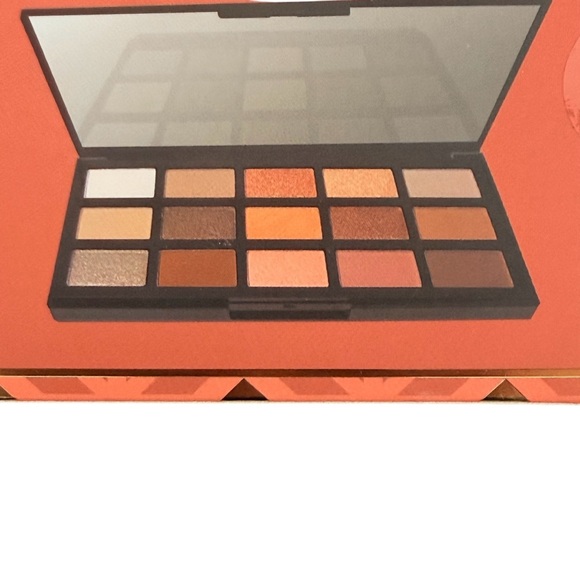 Laura Geller Gold Standard 15 shades Multi Finish Eyeshadow Palette - Picture 2 of 3